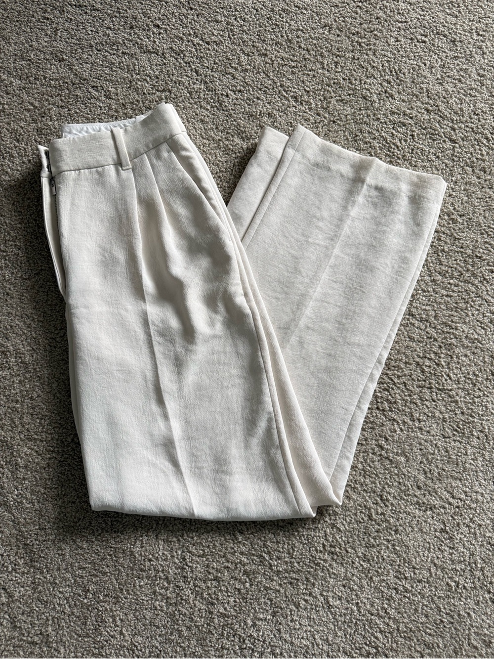 Aritzia “The Effortless Pant” Woman’s White Dress Pants